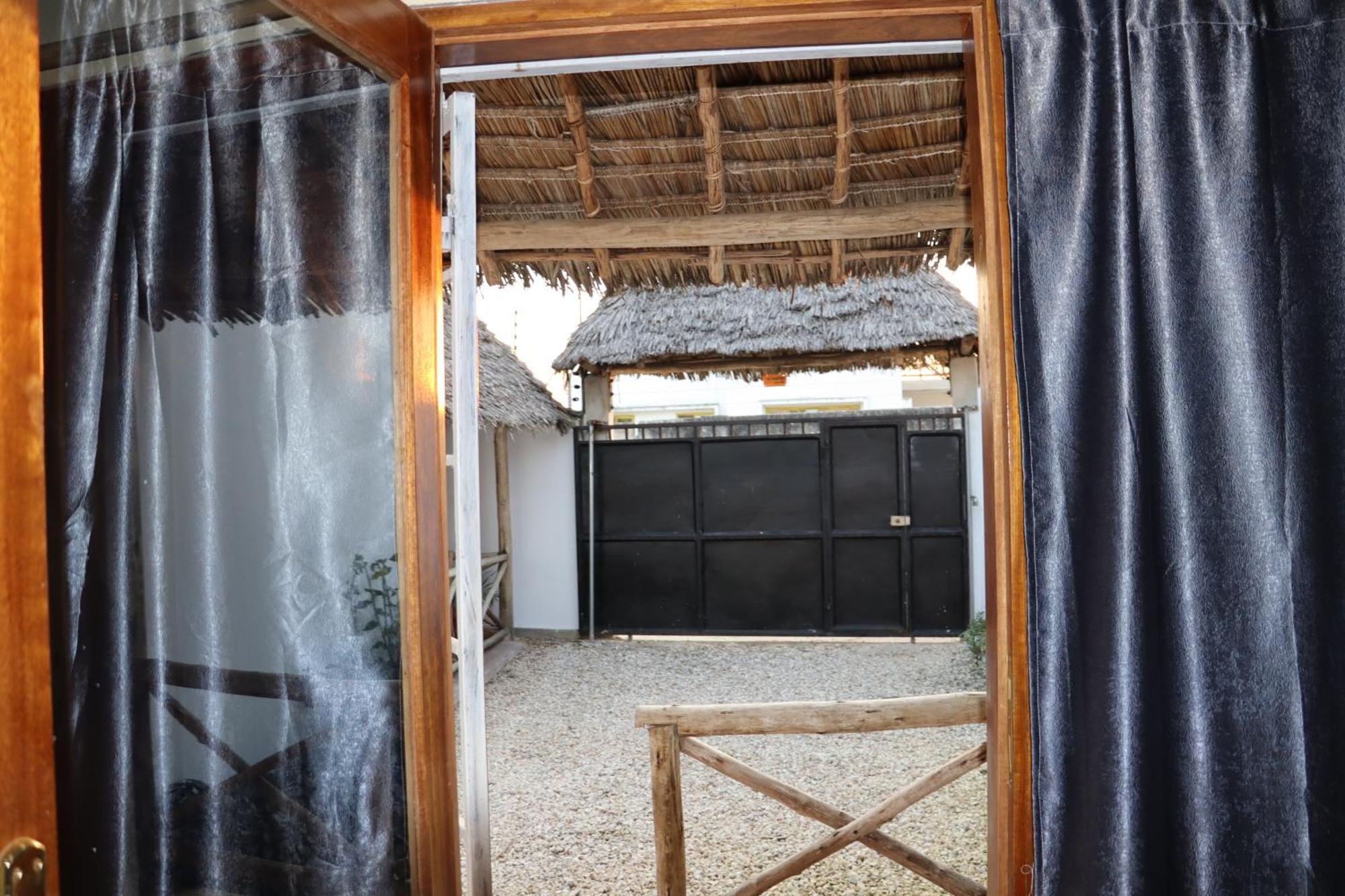 B Home Zanzibar Кивенга Екстериор снимка